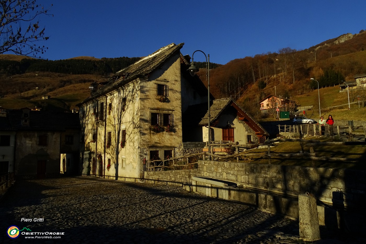 83 Borgo antico di Arnosto, ben restaurato.JPG